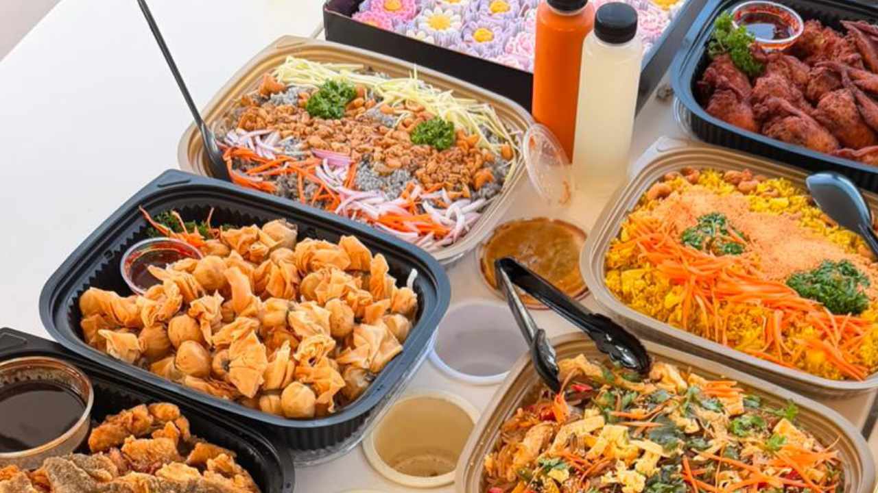 Thai dishes for a mini party set