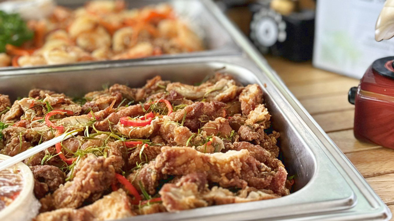Supreme Thai buffet dishes for a large gathering